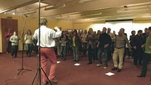 Teamsong Aufnahme im Seminarraum