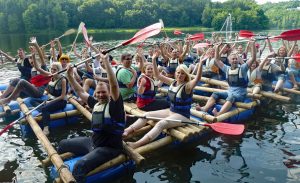 Floßbau Teambuilding