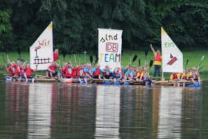 Proventure Floßbau mit Segel